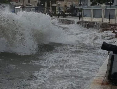 Θρίλερ με τους αγνοούμενους στην Εύβοια – ΕΜΑΚ και δύτες στην επιχείρηση εντοπισμού (φώτο)